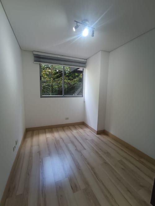 Apartamento de 3 alcobas en arriendo en Castropol, Medellín, 104 m² · foto 12 de 23