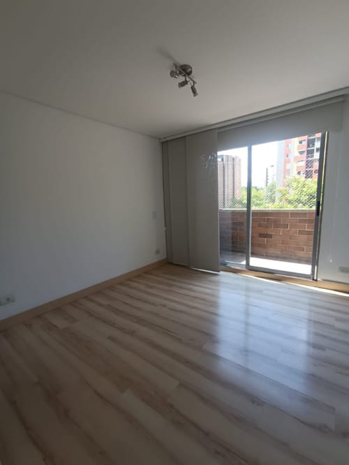 Apartamento de 3 alcobas en arriendo en Castropol, Medellín, 104 m² · foto 16 de 23