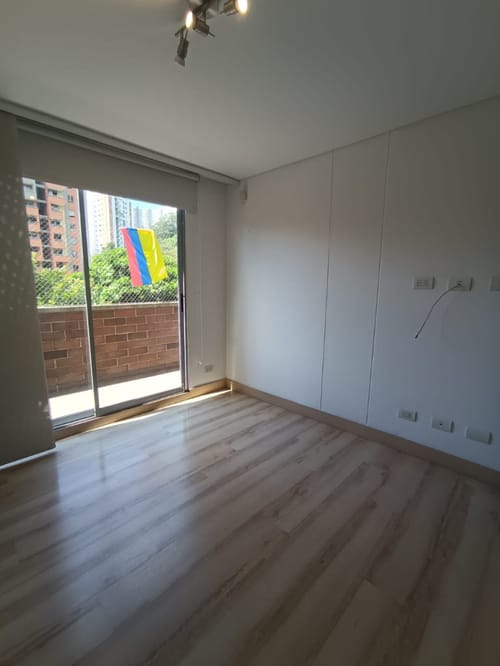 Apartamento de 3 alcobas en arriendo en Castropol, Medellín, 104 m² · foto 17 de 23