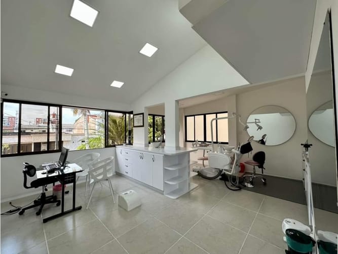Casa de 5 alcobas en venta en Alfonso Lopez, Palmira, 407 m² · foto 2 de 24