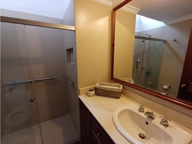 Casa de 4 alcobas en venta en San Lucas, Medellín, 193 m² · foto 12 de 15