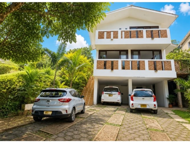 Casa de 5 alcobas en venta en Potrerito, Jamundí, 300 m² · foto 2 de 24