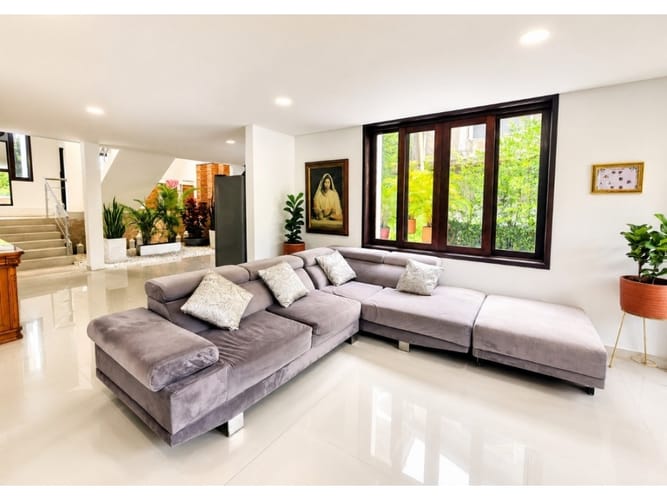 Casa de 5 alcobas en venta en Potrerito, Jamundí, 300 m² · foto 4 de 24