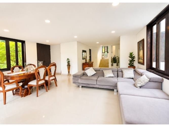 Casa de 5 alcobas en venta en Potrerito, Jamundí, 300 m² · foto 5 de 24