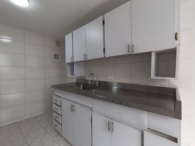 Apartamento de 4 alcobas en arriendo en El Poblado, Medellín, 135 m² · foto 3 de 20