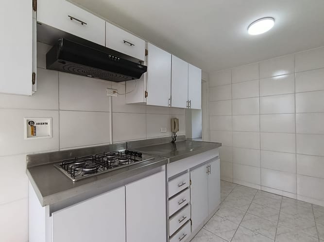 Apartamento de 4 alcobas en arriendo en El Poblado, Medellín, 135 m² · foto 4 de 20