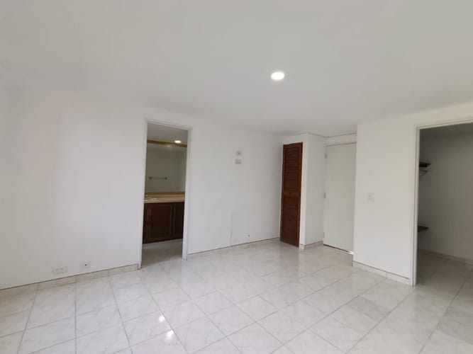Apartamento de 4 alcobas en arriendo en El Poblado, Medellín, 135 m² · foto 14 de 20