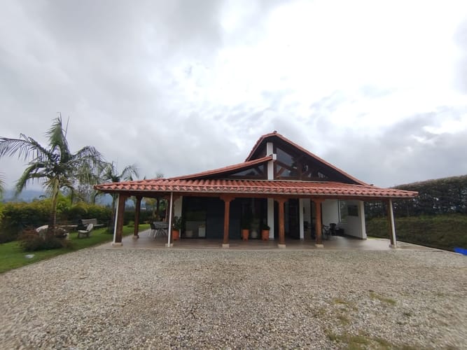 Finca en arriendo en Guarne, 287 m² · foto 2 de 20