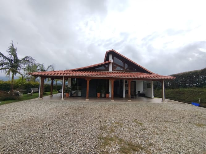 Finca en arriendo en Guarne, 287 m² · foto 3 de 20