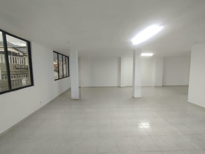 Local en arriendo en Manchester, Bello, 140 m² · foto 2 de 11