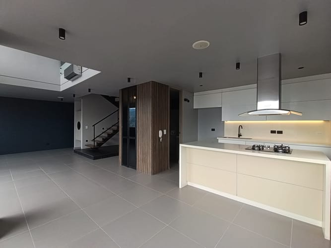 Apartamento de 2 alcobas en arriendo en El Poblado, Medellín, 123 m² · foto 5 de 20
