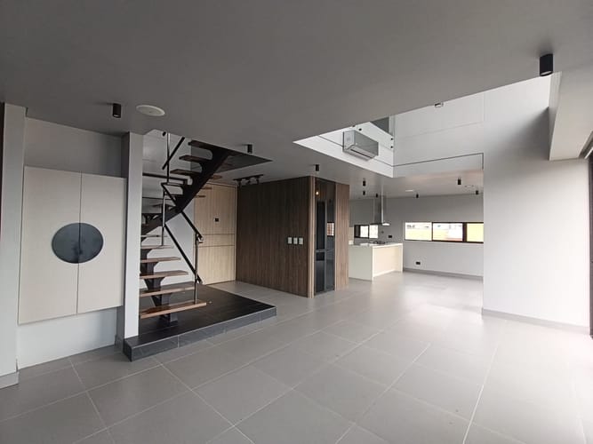 Apartamento de 2 alcobas en arriendo en El Poblado, Medellín, 123 m² · foto 10 de 20