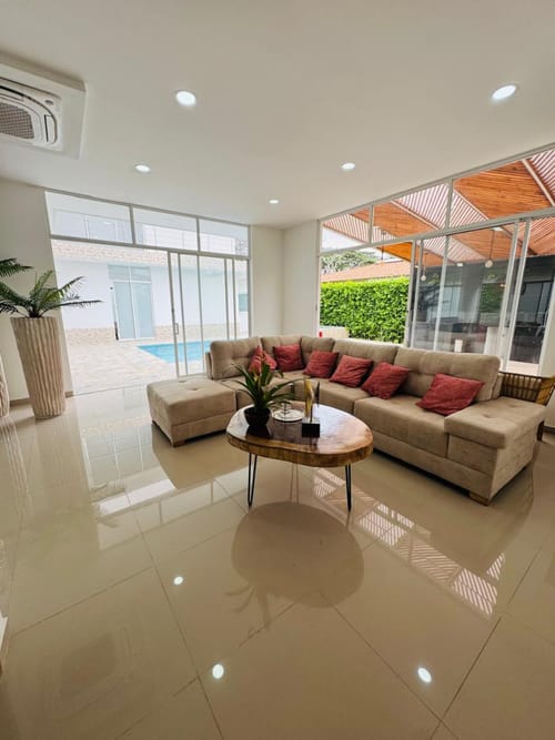 Casa de 6 alcobas en venta en La Morada, Jamundí, 850 m² · foto 2 de 24