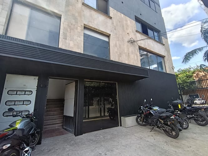 Bodega en arriendo en Laureles, Medellín, 165 m² · foto 2 de 11