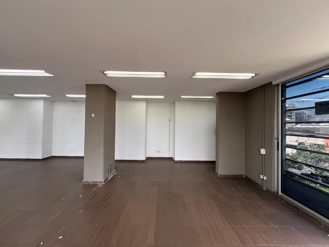 Local en arriendo en El Poblado, Medellín, 165 m² · foto 2 de 18