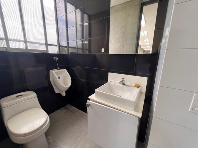 Local en arriendo en El Poblado, Medellín, 165 m² · foto 5 de 18