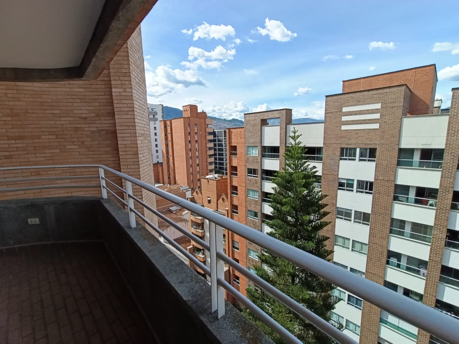 Apartamento en arriendo en Laureles, Medellín · foto 2 de 20