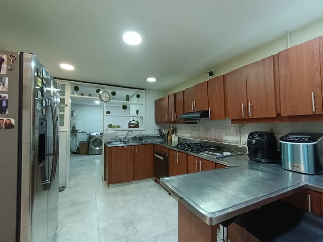 Apartamento de 3 alcobas en arriendo en El Poblado, Medellín, 240 m² · foto 20 de 20