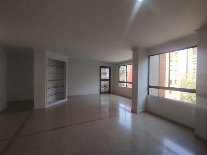 Apartamento de 4 alcobas en arriendo en El Poblado, Medellín, 120 m² · foto 2 de 14