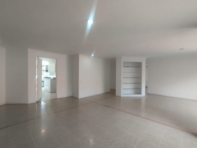 Apartamento de 4 alcobas en arriendo en El Poblado, Medellín, 120 m² · foto 3 de 14