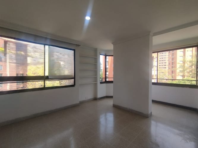 Apartamento de 4 alcobas en arriendo en El Poblado, Medellín, 120 m² · foto 11 de 14
