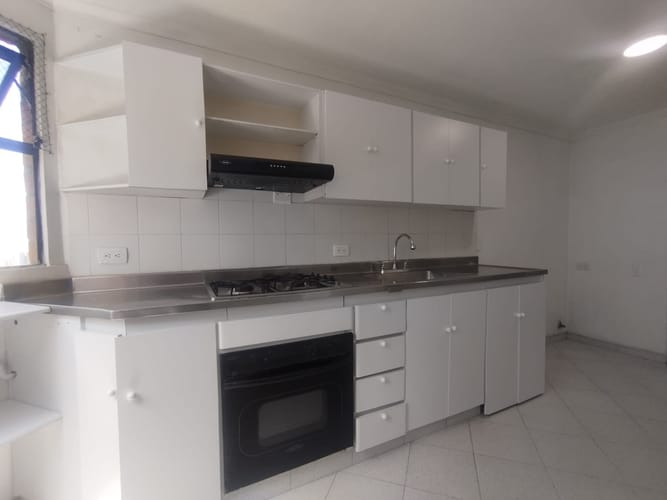 Apartamento de 4 alcobas en arriendo en El Poblado, Medellín, 120 m² · foto 12 de 14