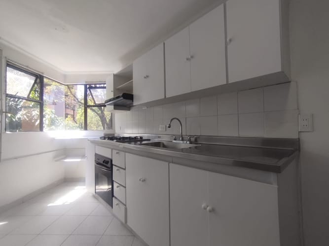 Apartamento de 4 alcobas en arriendo en El Poblado, Medellín, 120 m² · foto 13 de 14