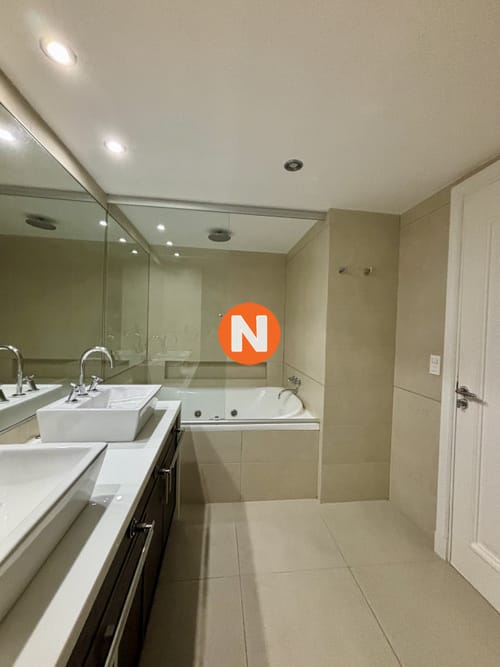 Moderno apartamento frente a Playa Brava - amplitud y confort · Photo 8