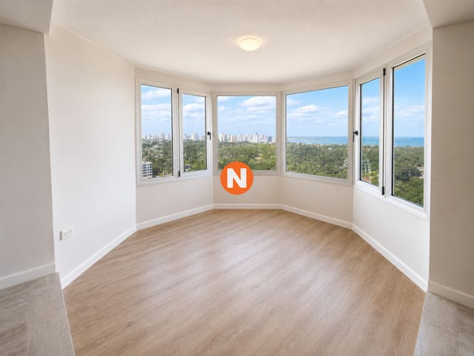 Alquiler Anual de amplio apartamento de 3 Dormitorios completamente reciclado sobre Roosevelt, Punta del Este · Foto 5