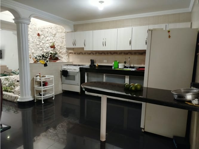 Casa de 3 alcobas en venta en Ciudad 2000, Cali, 250 m² · foto 3 de 24