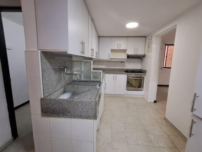 Apartamento de 3 alcobas en arriendo en Laureles, Medellín, 120 m² · foto 13 de 20