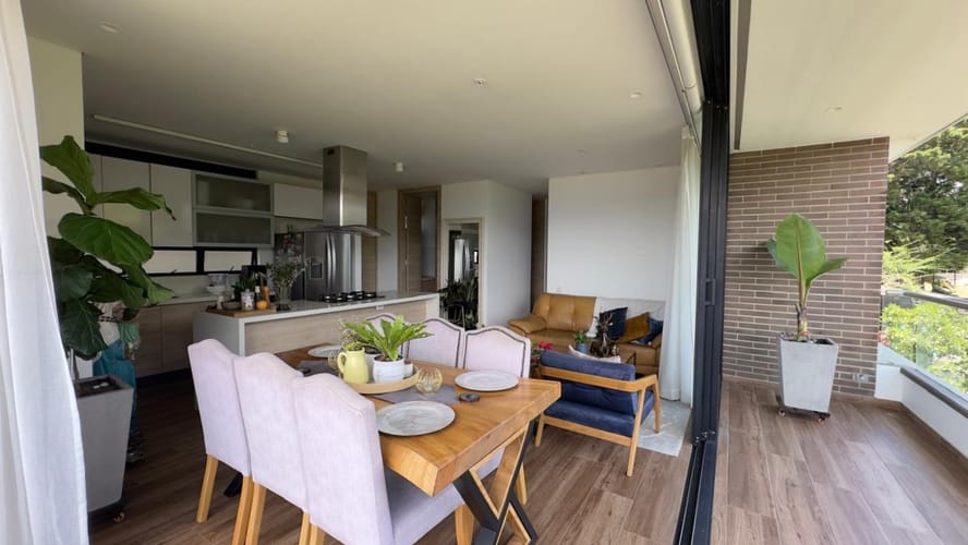 Apartamento de 3 alcobas en arriendo en Loma Del Escobero, Envigado, 120 m² · foto 2 de 16