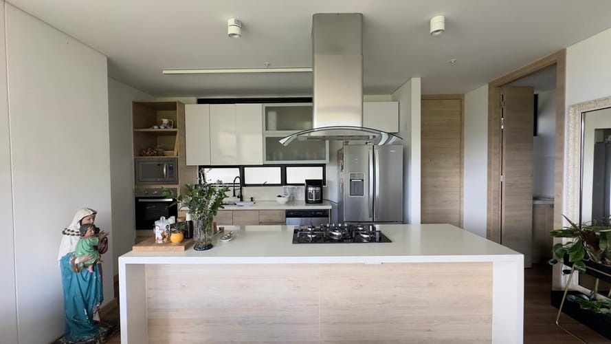 Apartamento de 3 alcobas en arriendo en Loma Del Escobero, Envigado, 120 m² · foto 4 de 16