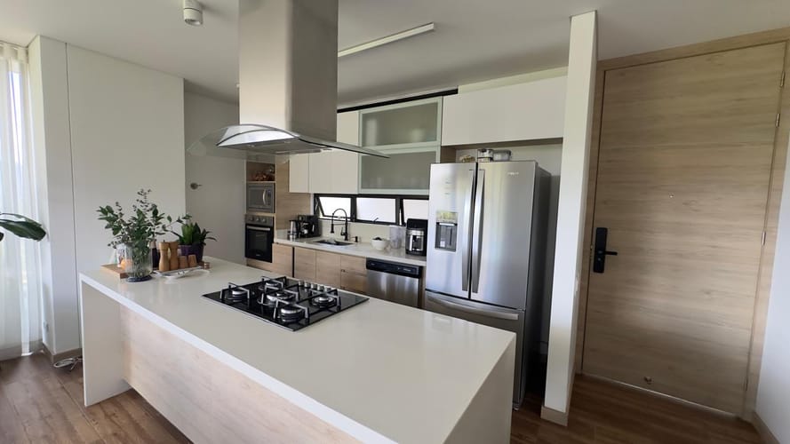 Apartamento de 3 alcobas en arriendo en Loma Del Escobero, Envigado, 120 m² · foto 5 de 16