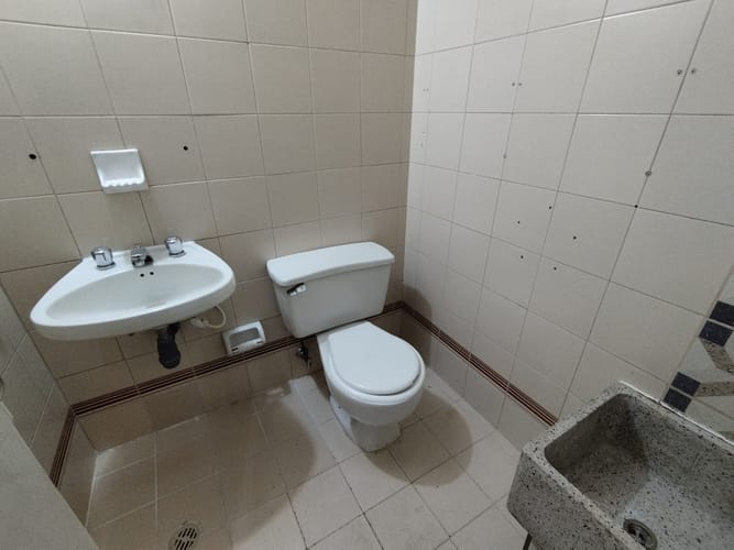Local en arriendo en El Poblado, Medellín, 52 m² · foto 18 de 18
