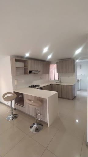 Apartamento de 3 alcobas en arriendo en Loma De San Jose, Sabaneta, 140 m² · foto 2 de 16