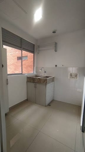 Apartamento de 3 alcobas en arriendo en Loma De San Jose, Sabaneta, 140 m² · foto 7 de 16