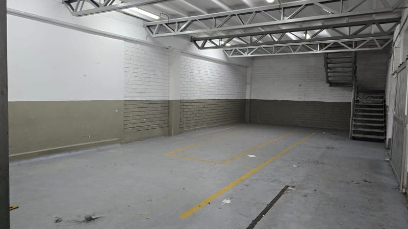 Bodega en arriendo en Las Vegas, Envigado, 2100 m² · foto 2 de 11