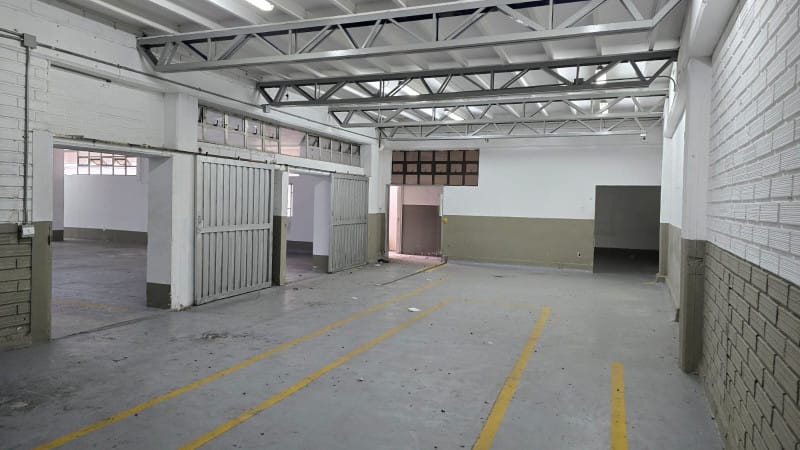 Bodega en arriendo en Las Vegas, Envigado, 2100 m² · foto 3 de 11