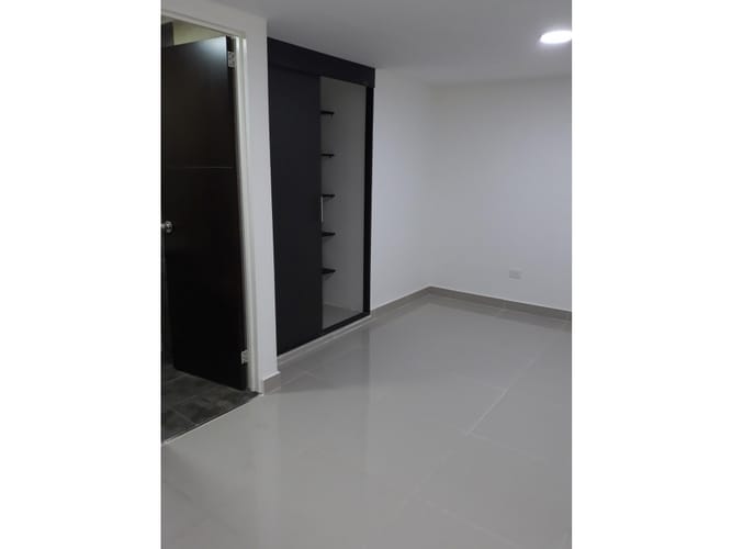 Casa de 8 alcobas en venta en El Refugio, Cali, 332 m² · foto 9 de 14