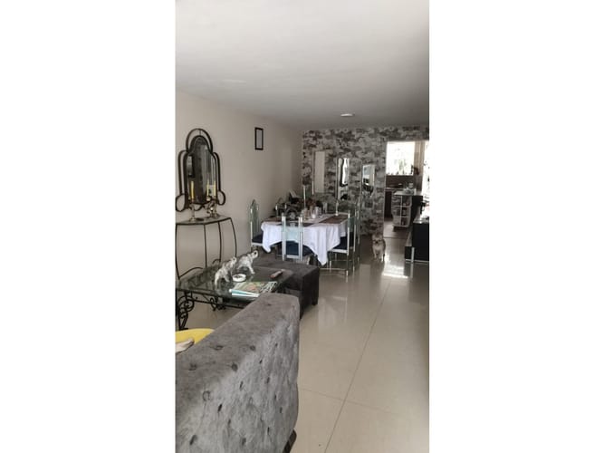 Casa de 9 alcobas en venta en El Limonar, Cali, 160 m² · foto 3 de 4