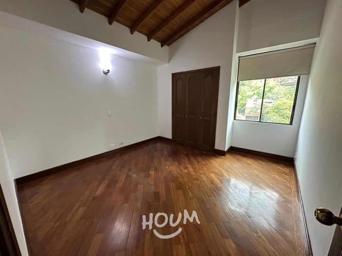 Apartamento de 3 alcobas en arriendo en El Tesoro, Medellín, 180 m² · foto 3 de 19