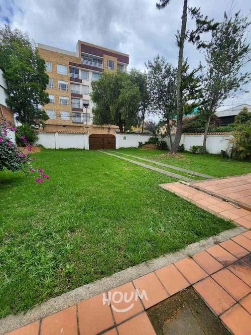 Casa de 10 alcobas en arriendo en Santa Lucia, Chía, 728 m² · foto 2 de 24