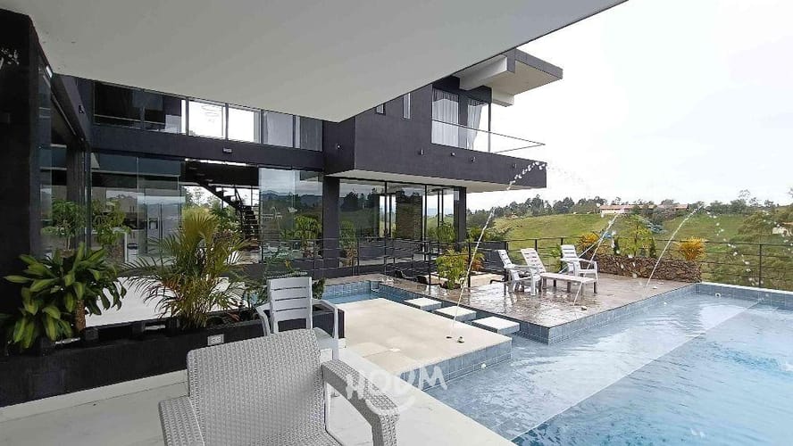 Casa de 5 alcobas en arriendo en El Faro, Rionegro, 900 m² · foto 5 de 24