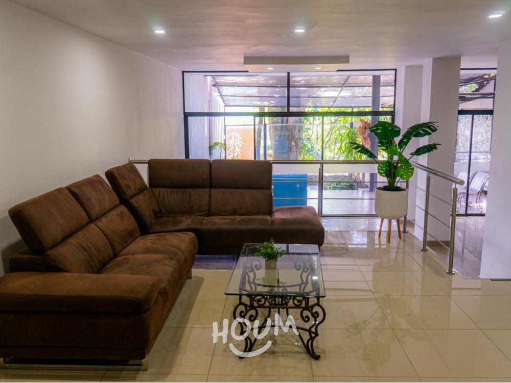 Casa en arriendo en El Poblado, Medellín · foto 2 de 24