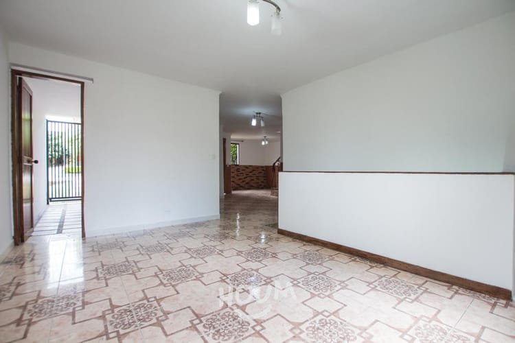 Casa de 6 alcobas en venta en Ditaires, Itagüí, 204 m² · foto 6 de 24