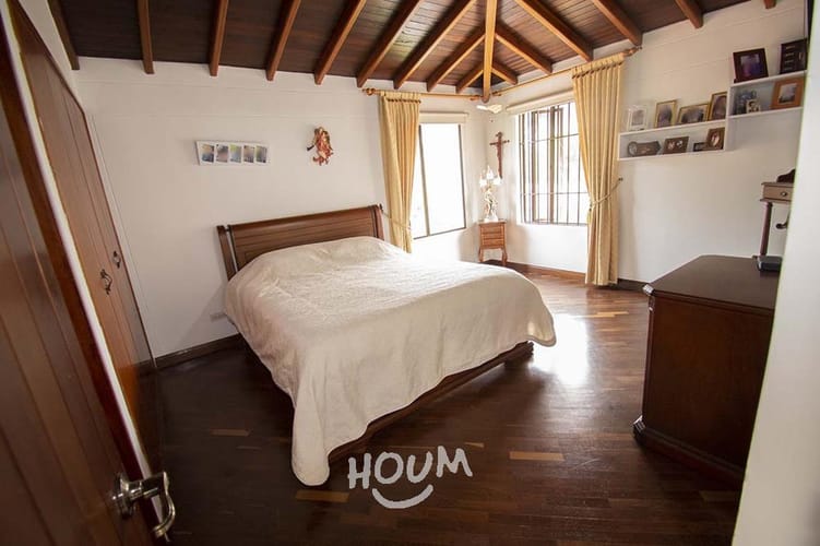 Casa de 3 alcobas en venta en El Tesoro, Medellín, 480 m² · foto 2 de 21
