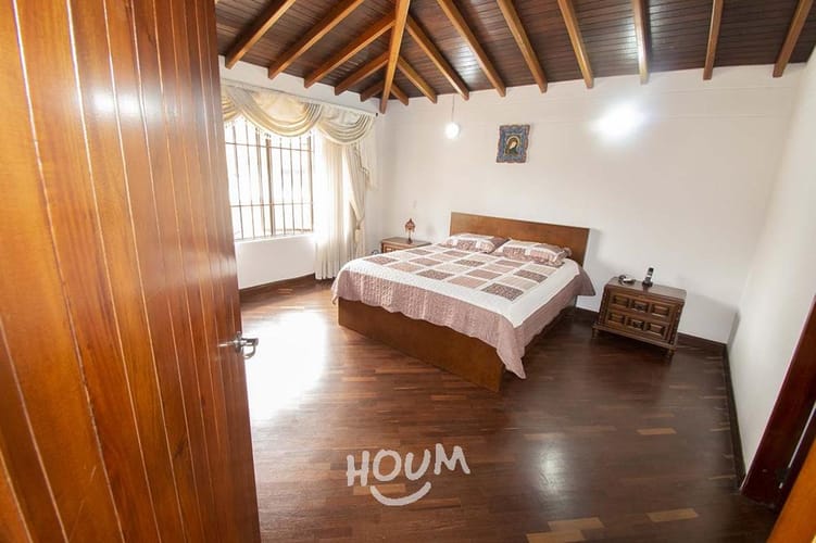 Casa de 3 alcobas en venta en El Tesoro, Medellín, 480 m² · foto 3 de 21
