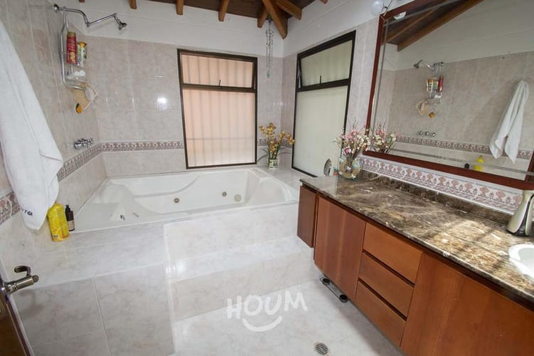 Casa de 3 alcobas en venta en El Tesoro, Medellín, 480 m² · foto 7 de 21