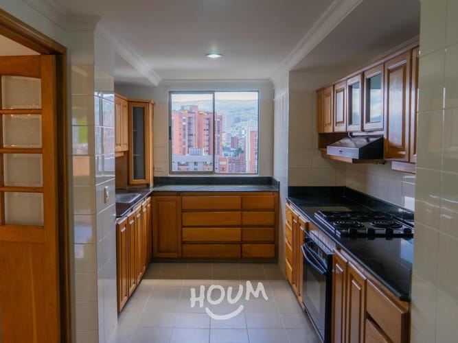 Apartamento de 4 alcobas en arriendo en El Poblado, Medellín, 226 m² · foto 9 de 24